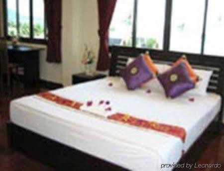 Thai Ayodhya And Plage de Lamai