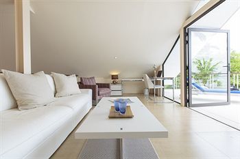 Villa The House