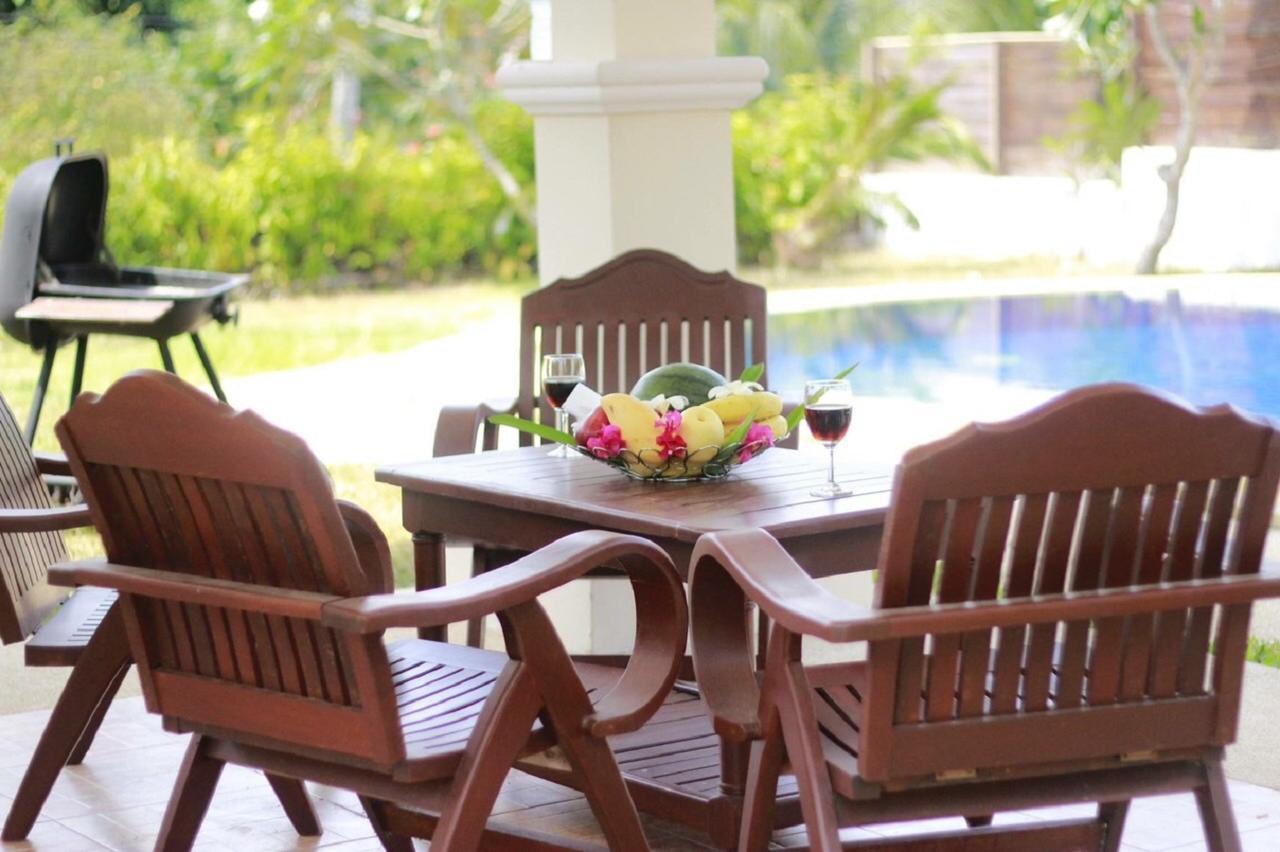Villa Baan Dorkbua Villa *