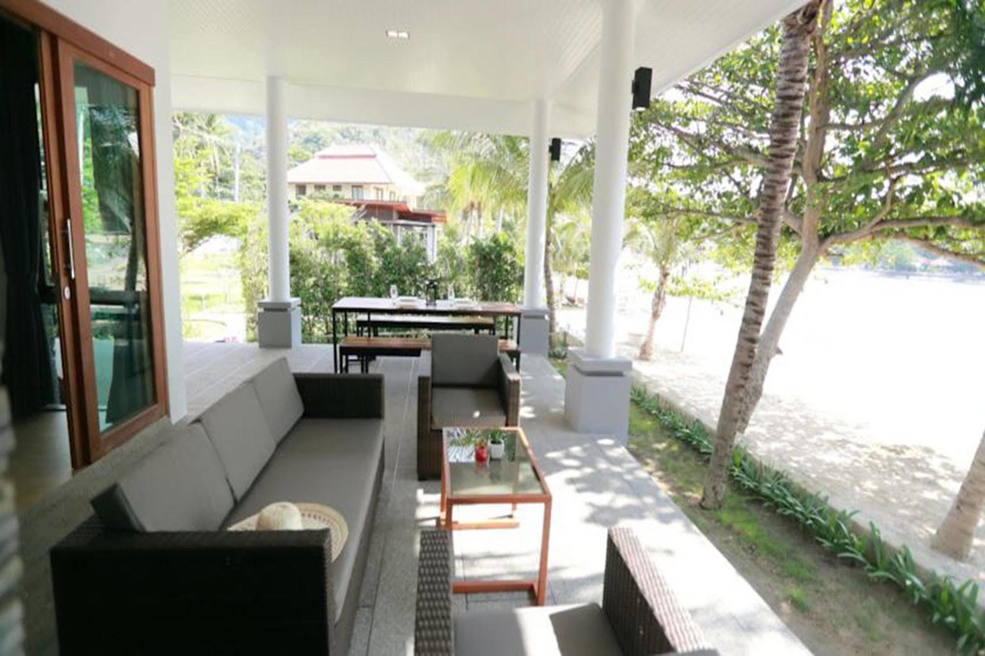 Grand Villa Beach Front *