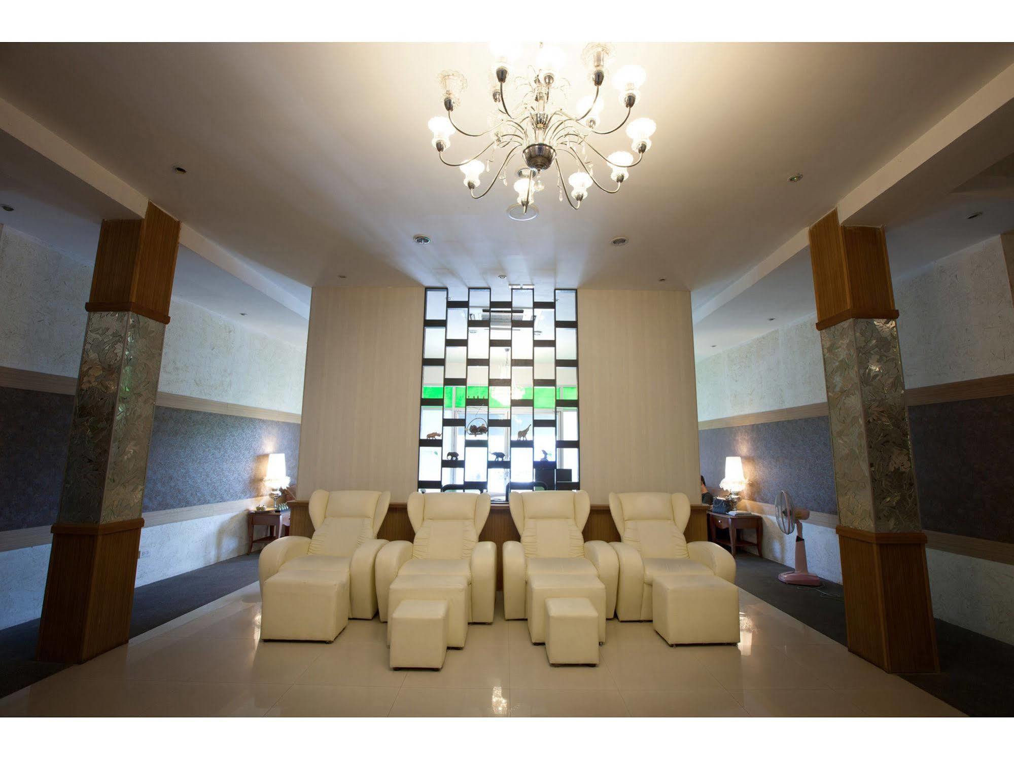 The Plaza 3*