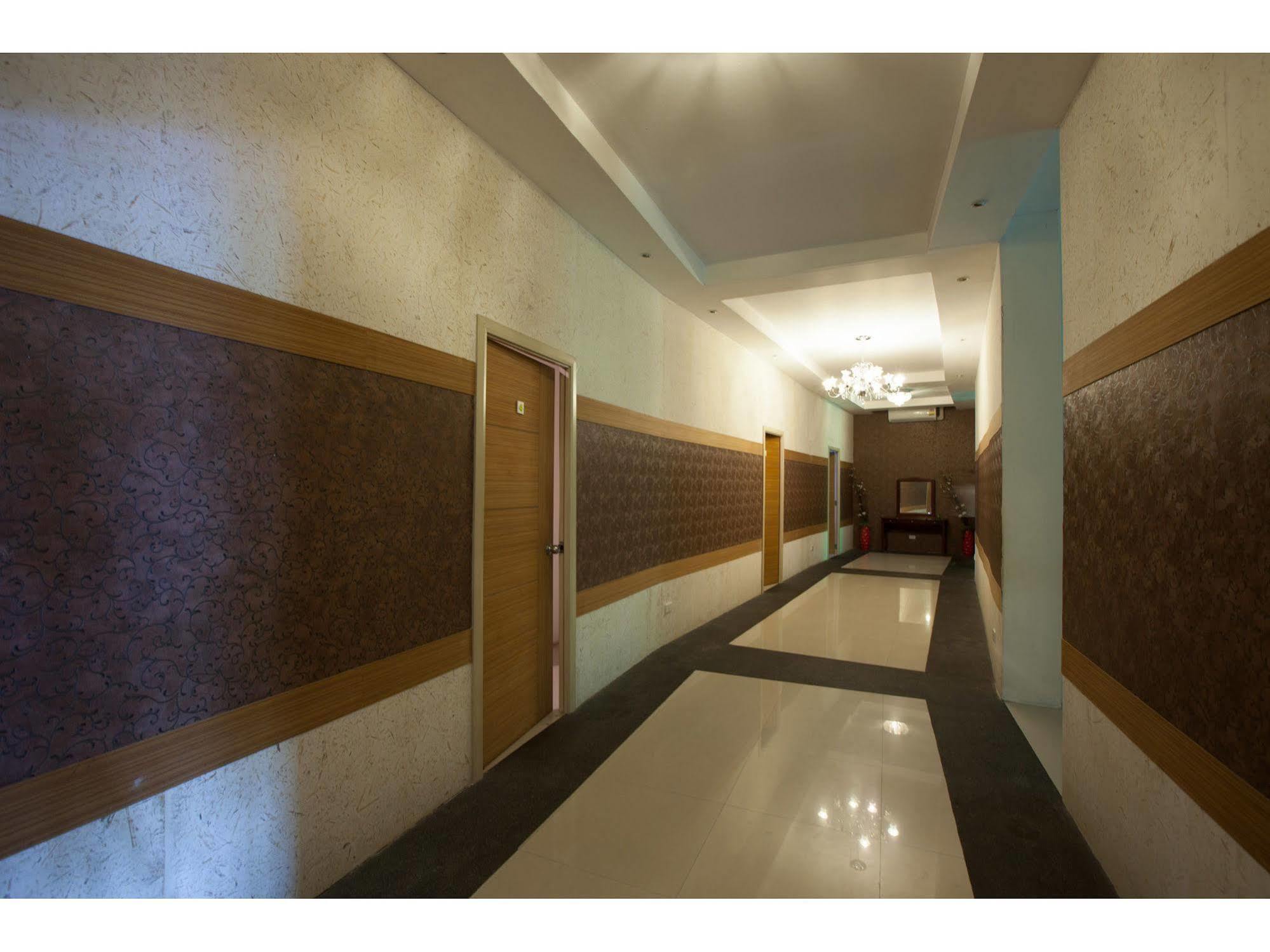The Plaza 3*