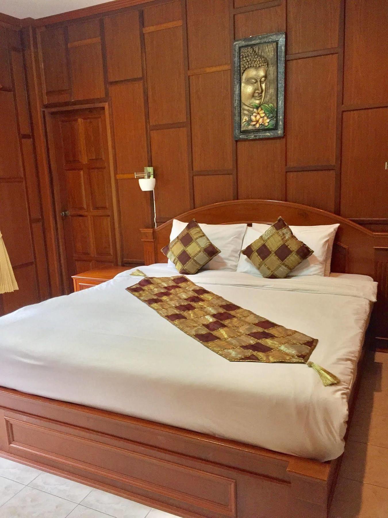 Baan Laem Noi Villa's