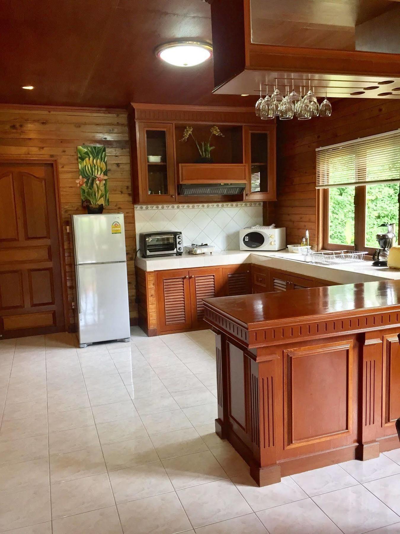 Baan Laem Noi Villa's 3*