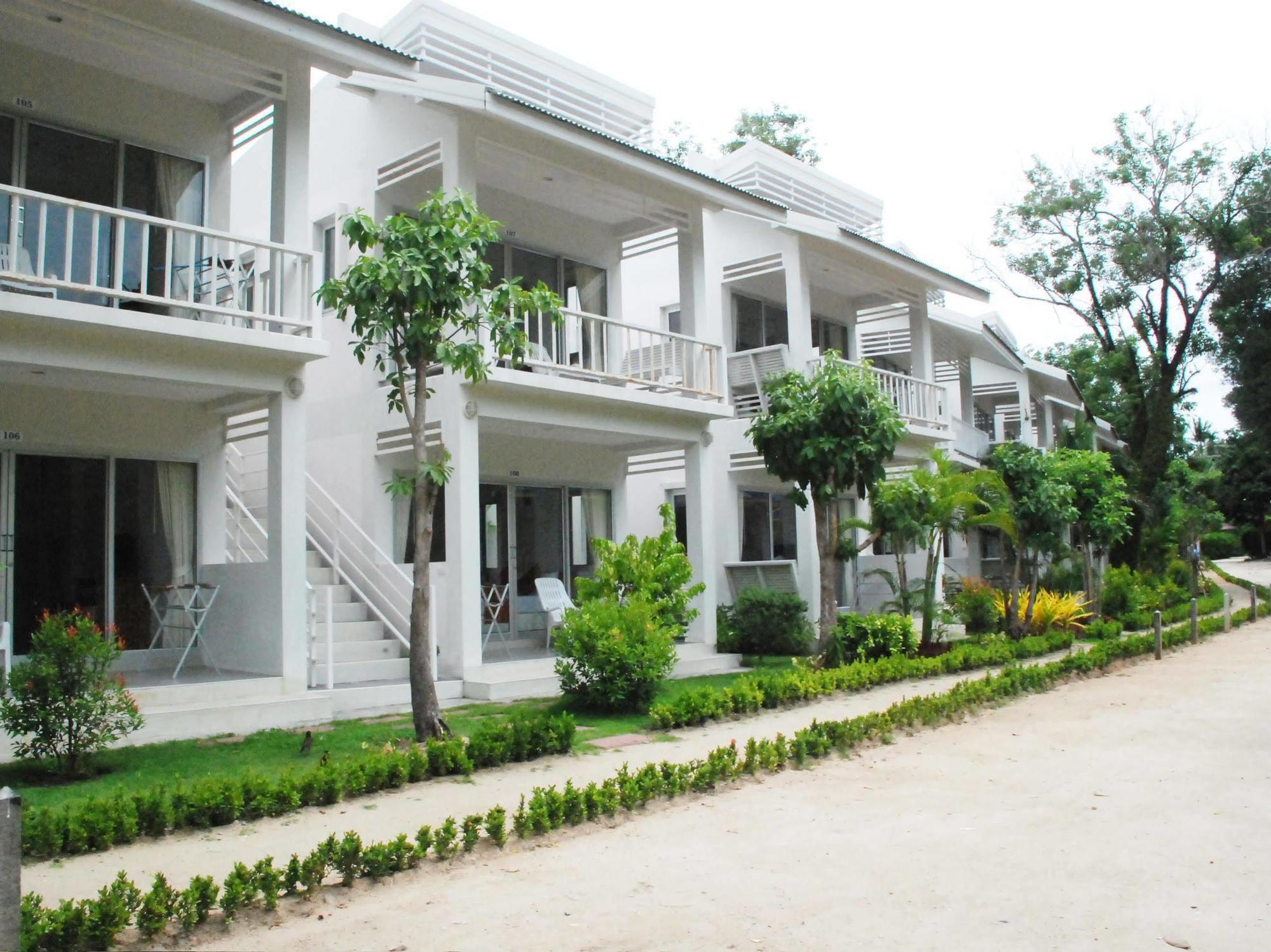 Amity Beach Maret