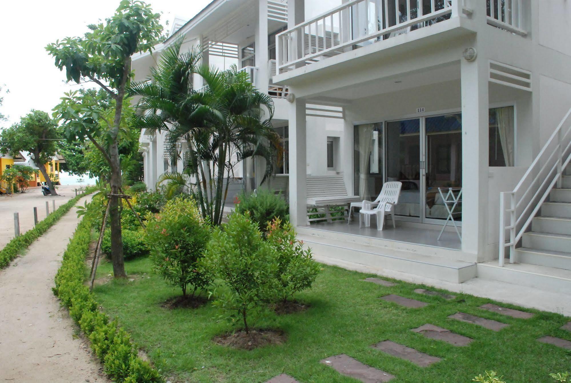 Amity Beach Hotel Maret