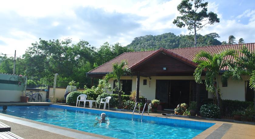 Back Packers Paradise 3*