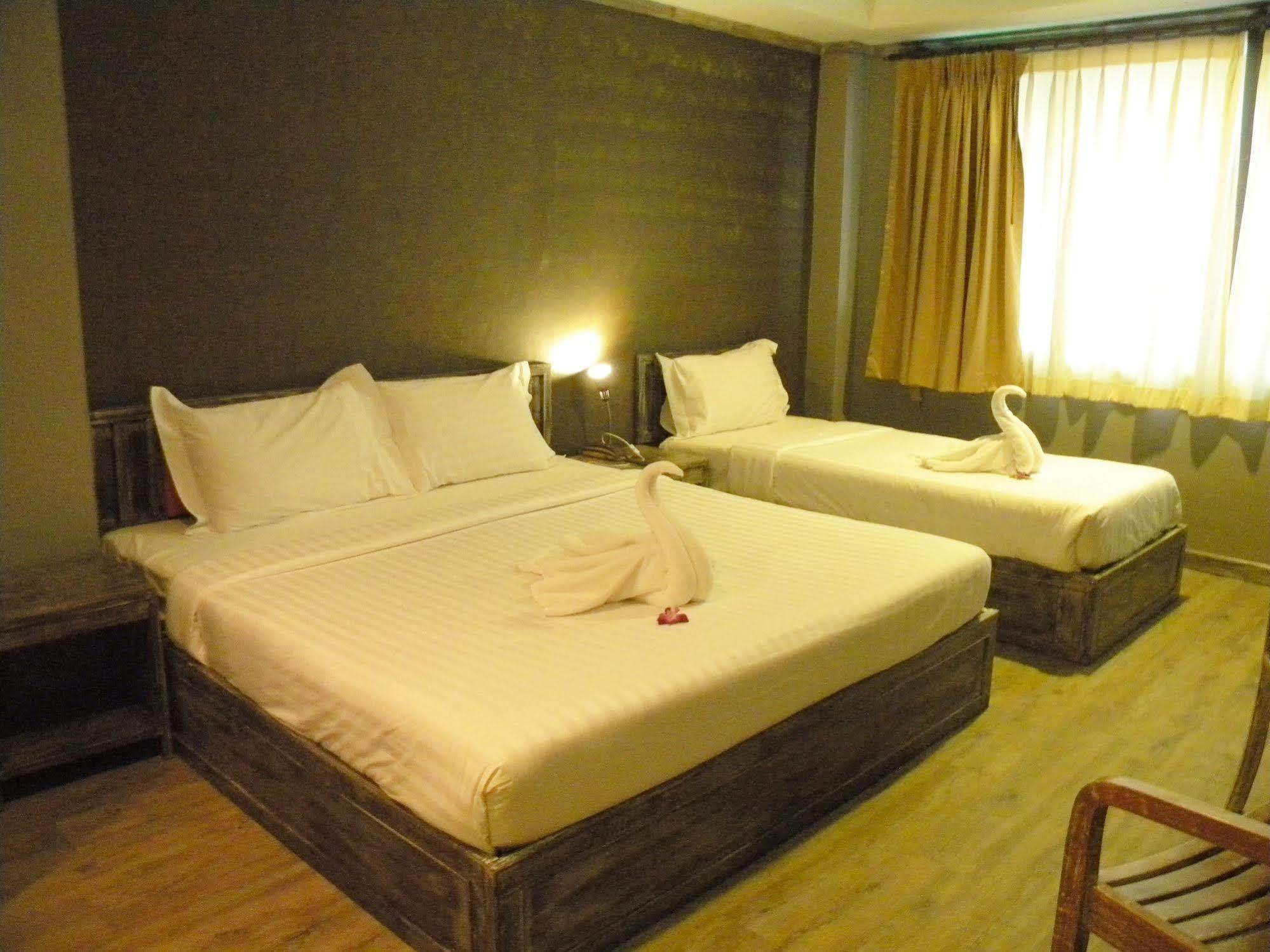 Dance Hotel 2*