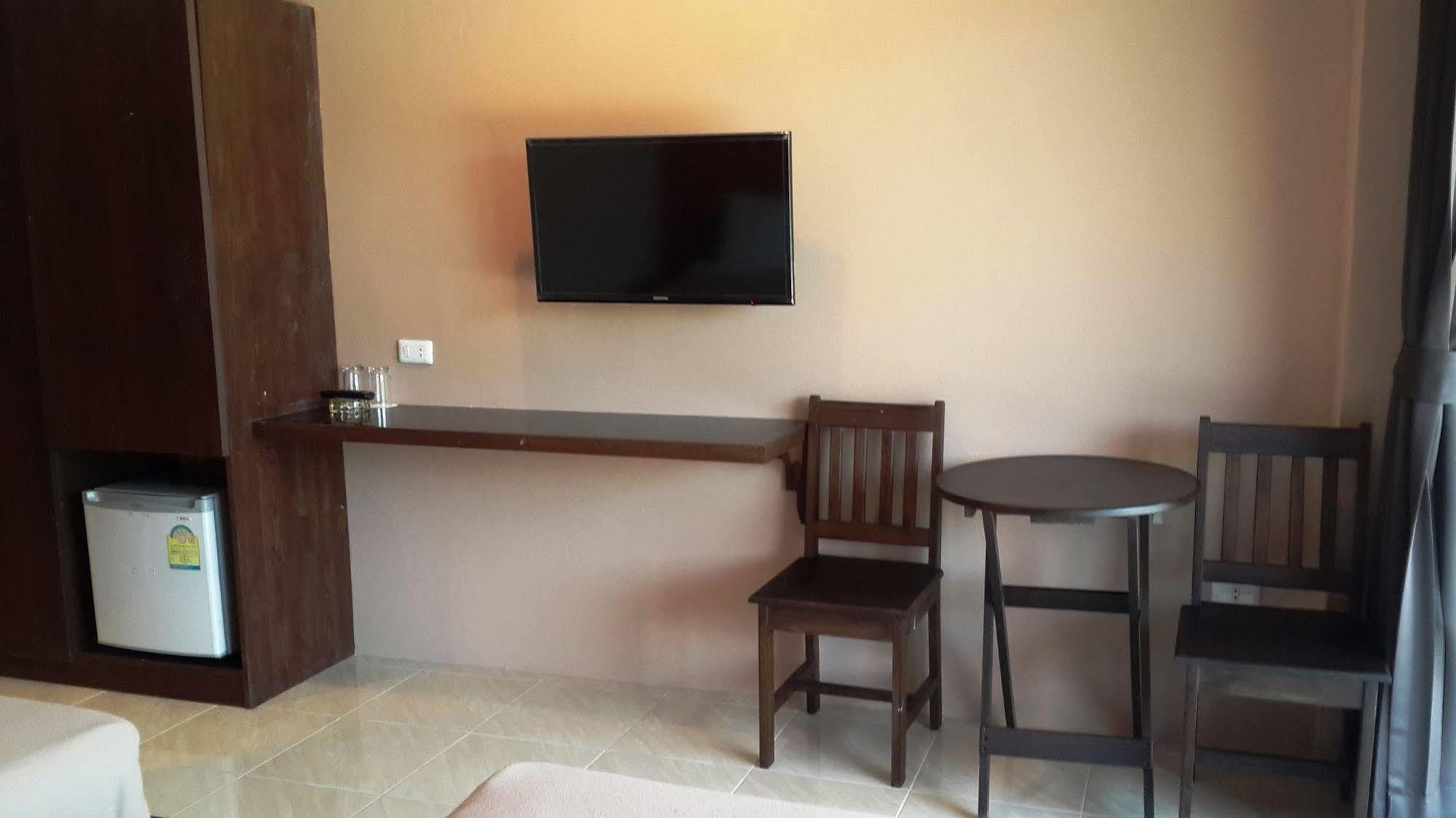 Terrace Penginapan Pantai Chaweng