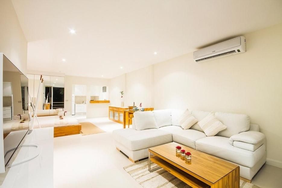 B1 Beachfront Apartment *
