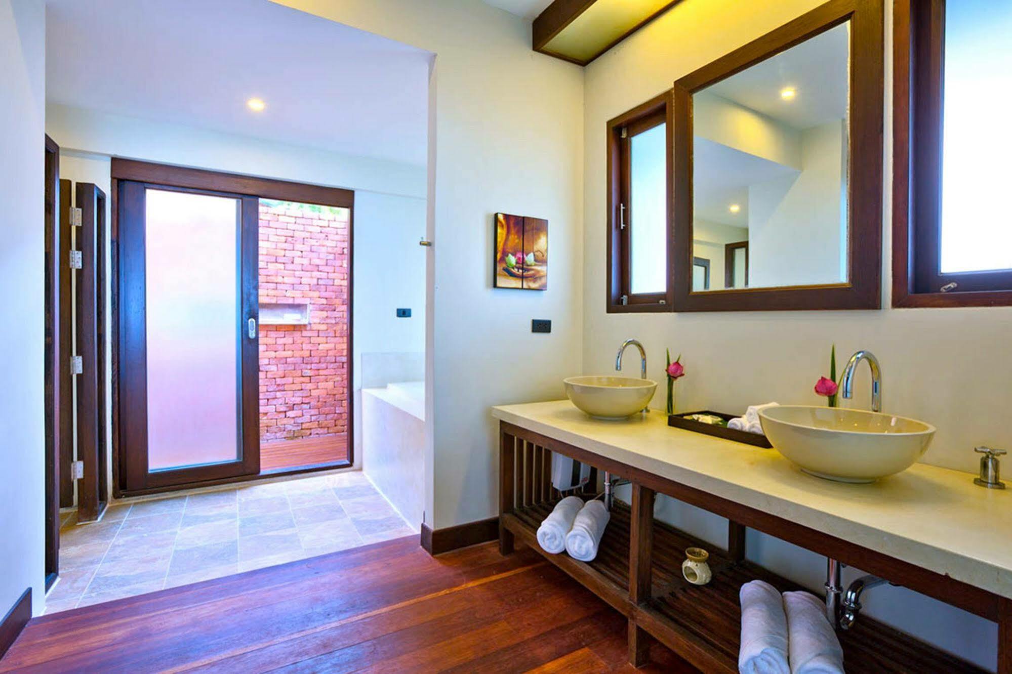 Hotel Villa Camile 4*