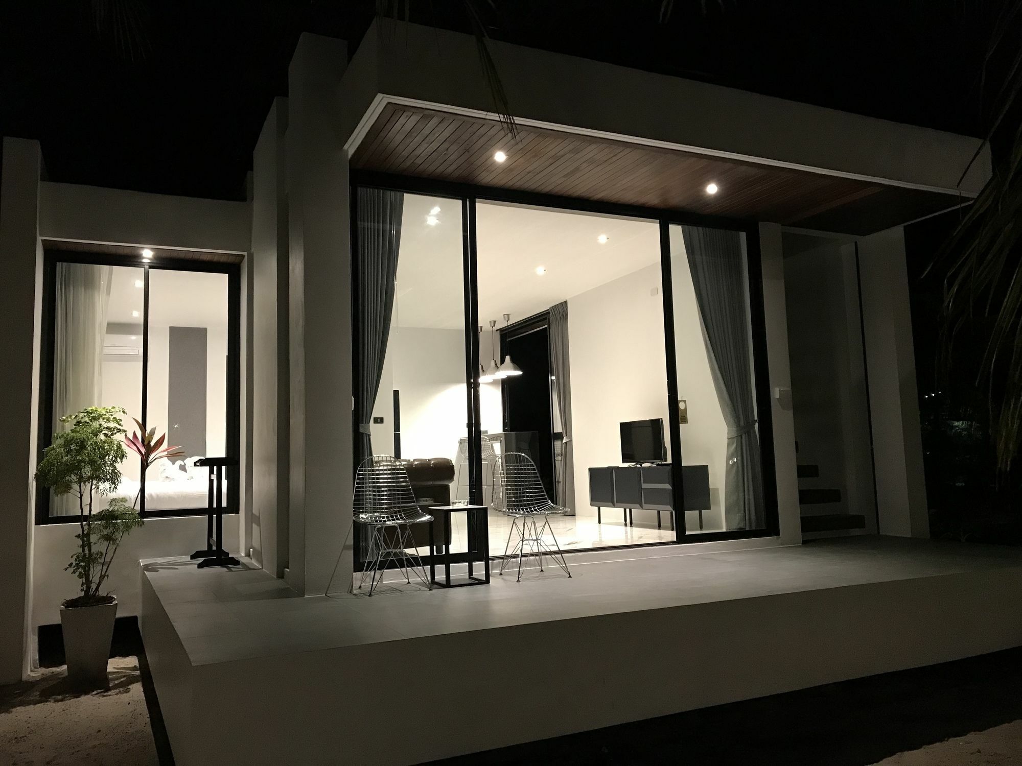 Lennon Maison *