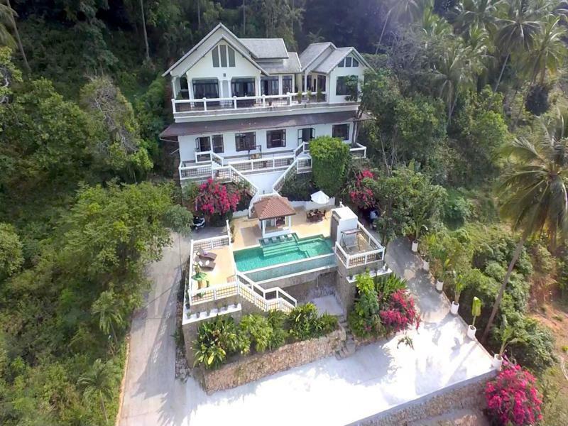 Jungle Emerald Rock Luxury Villa