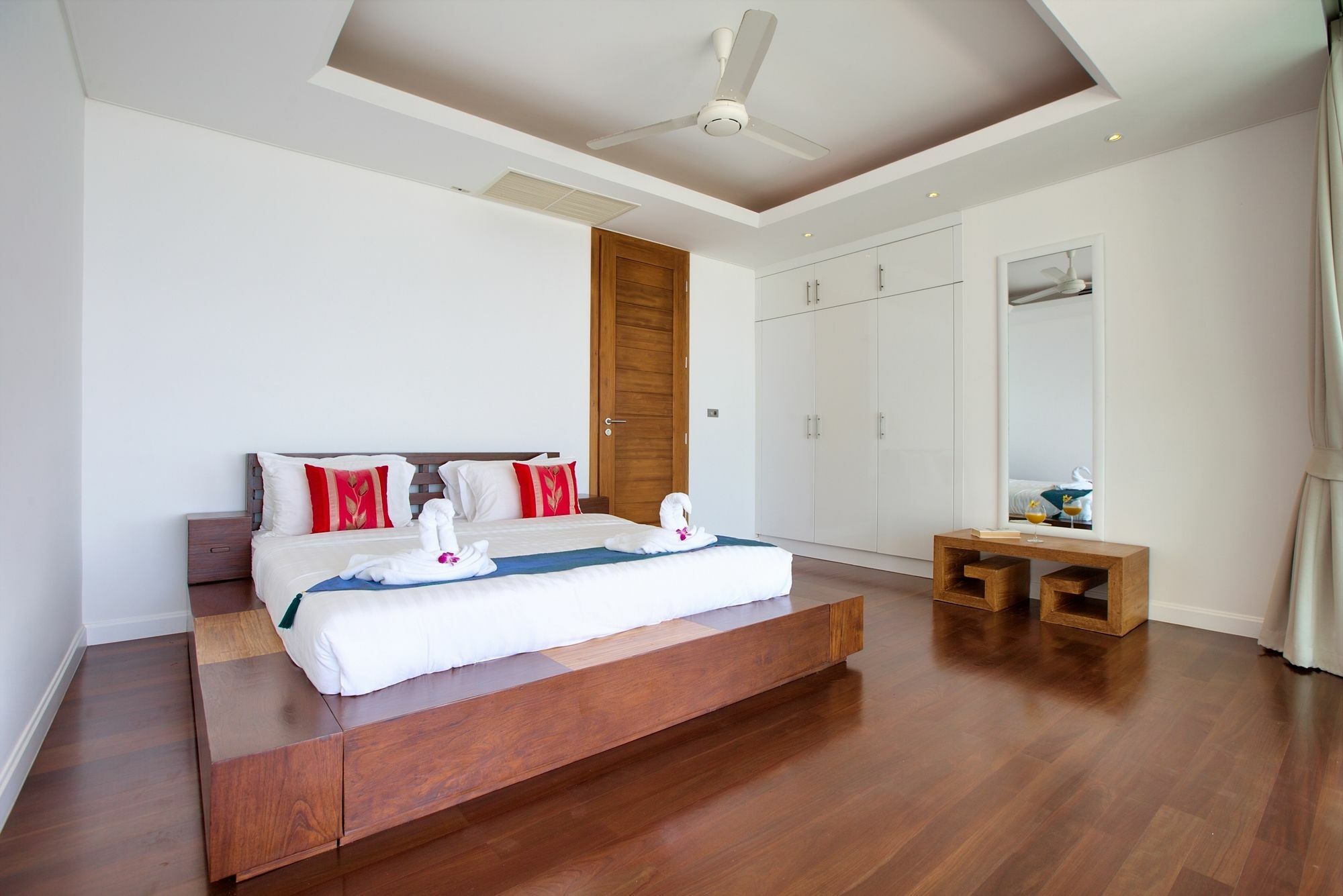 White Tiger - Contemporary Sea View