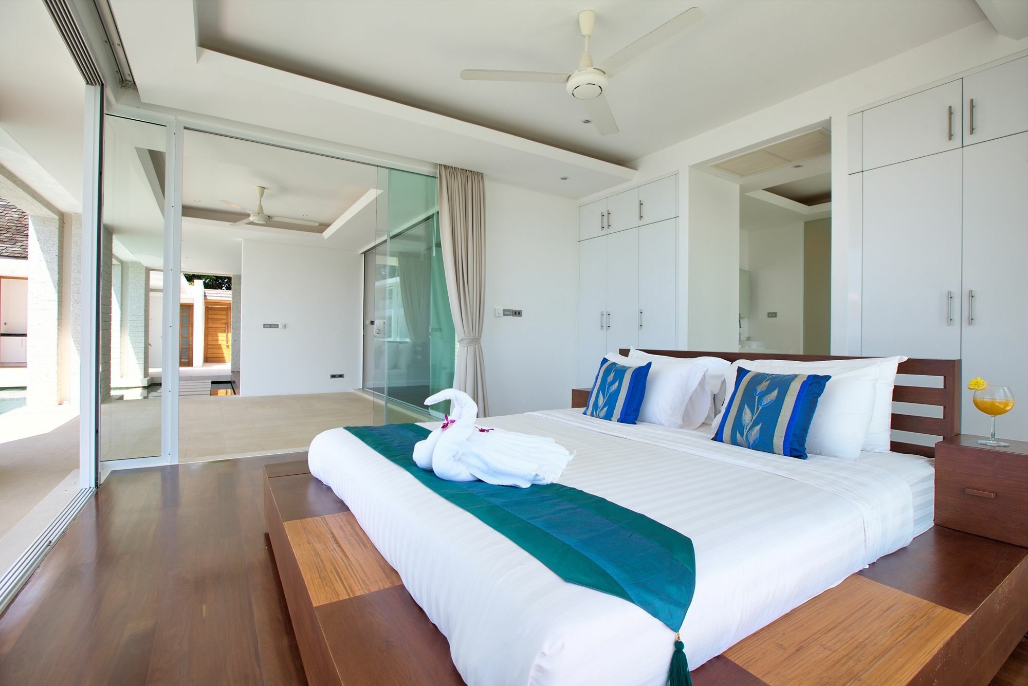White Tiger - Contemporary Sea View Villa Mae Nam
