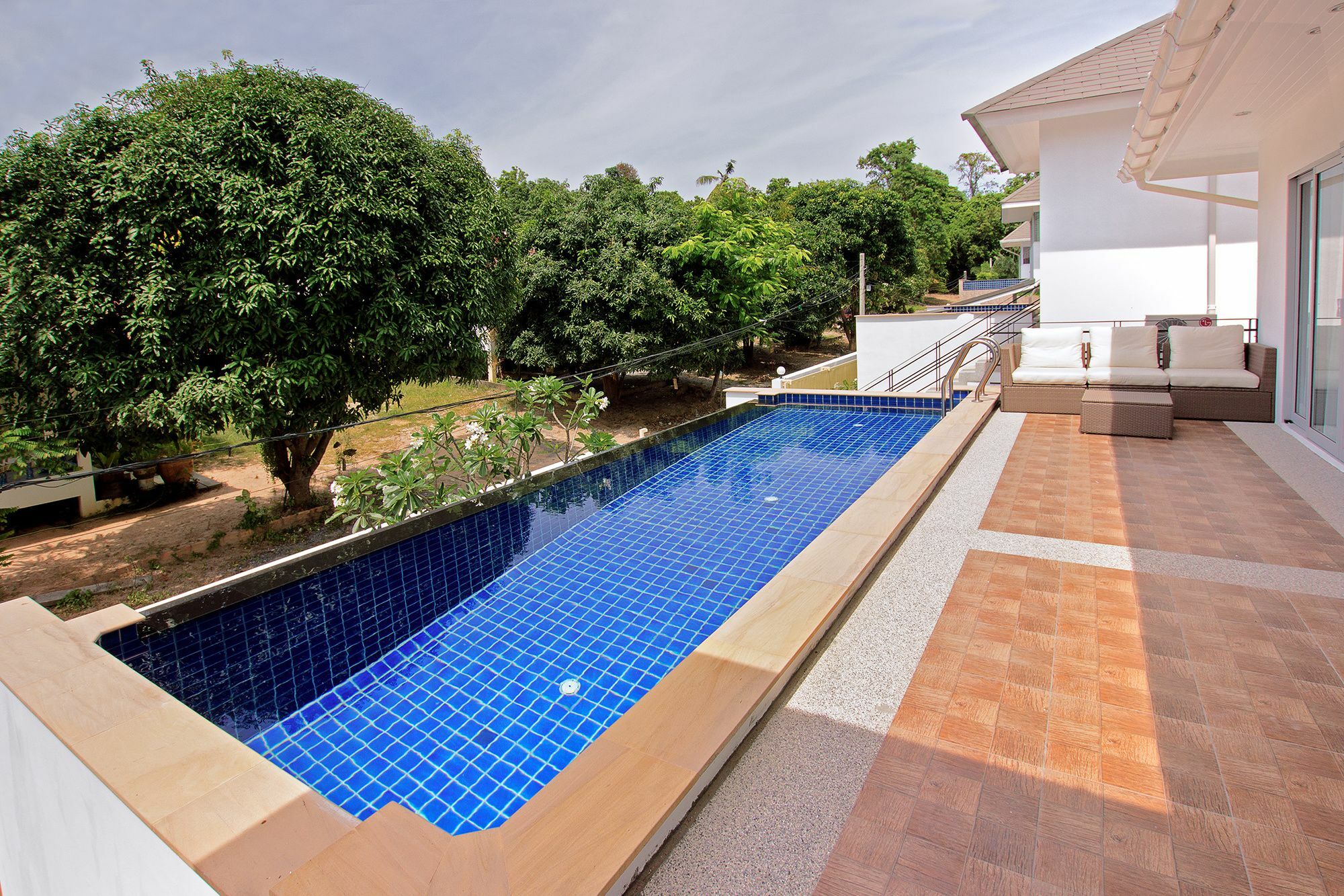 Blue Wave Choengmon Villa *