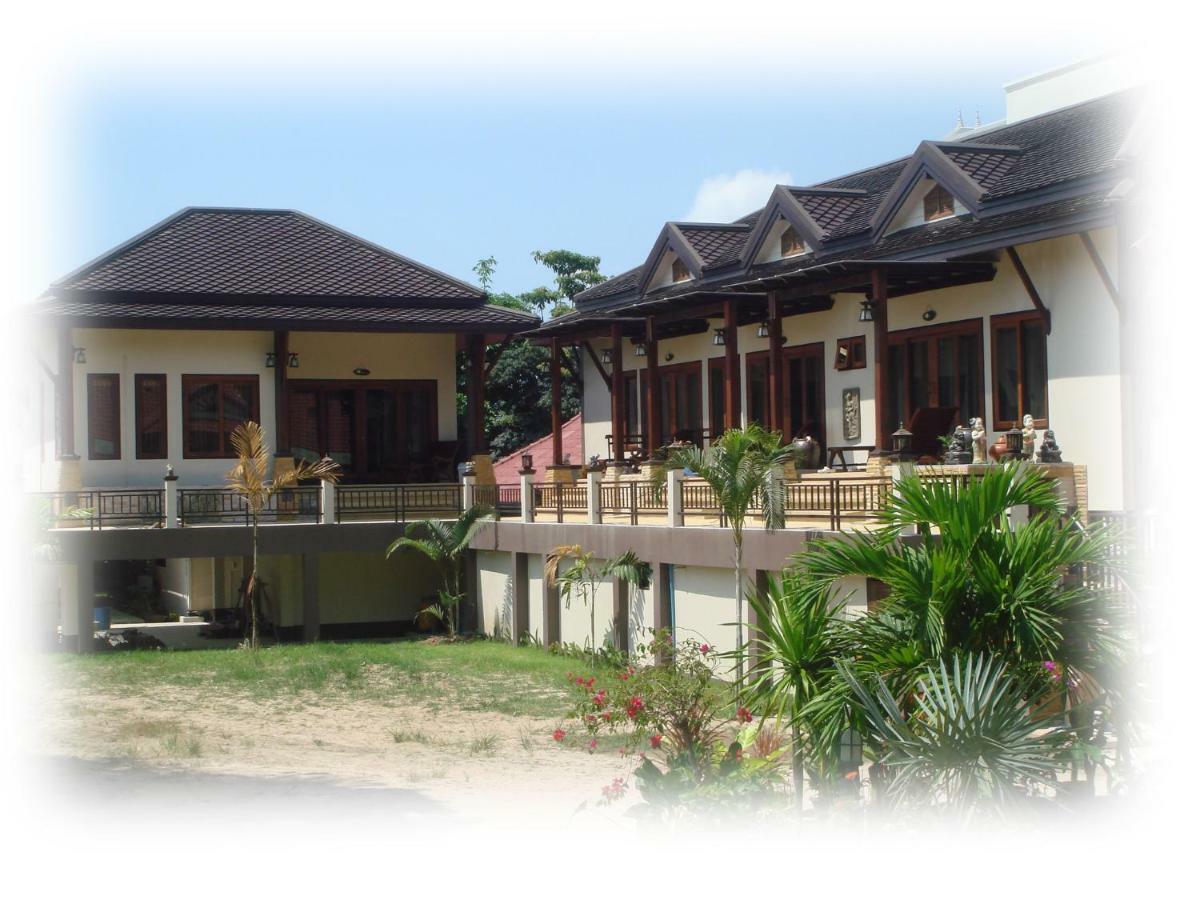 Niracha House