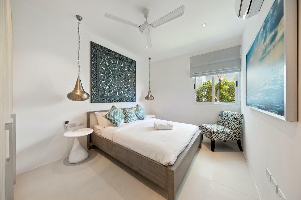 Sunset Cove Luxury Villas: Beachfront 5-bed With Sea Views Holiday home *