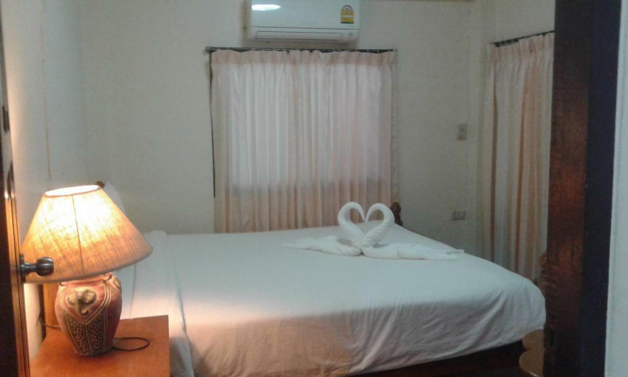 Niracha House