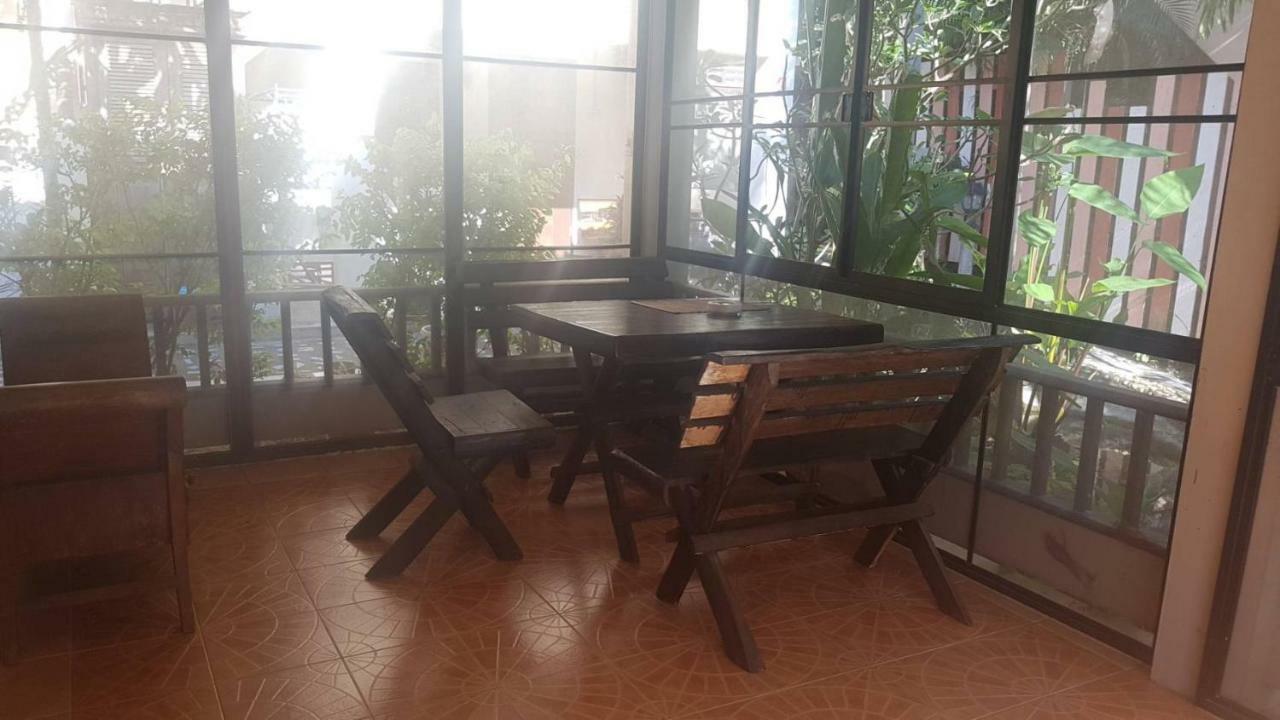 Niracha House