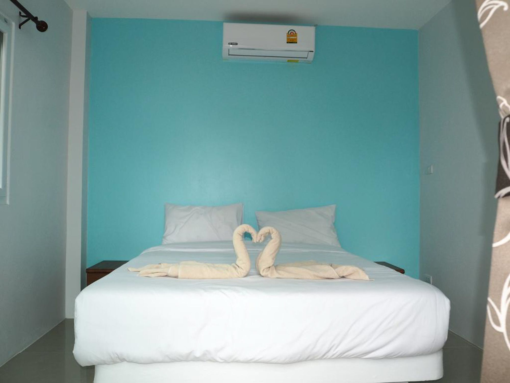 Maenam Hotel