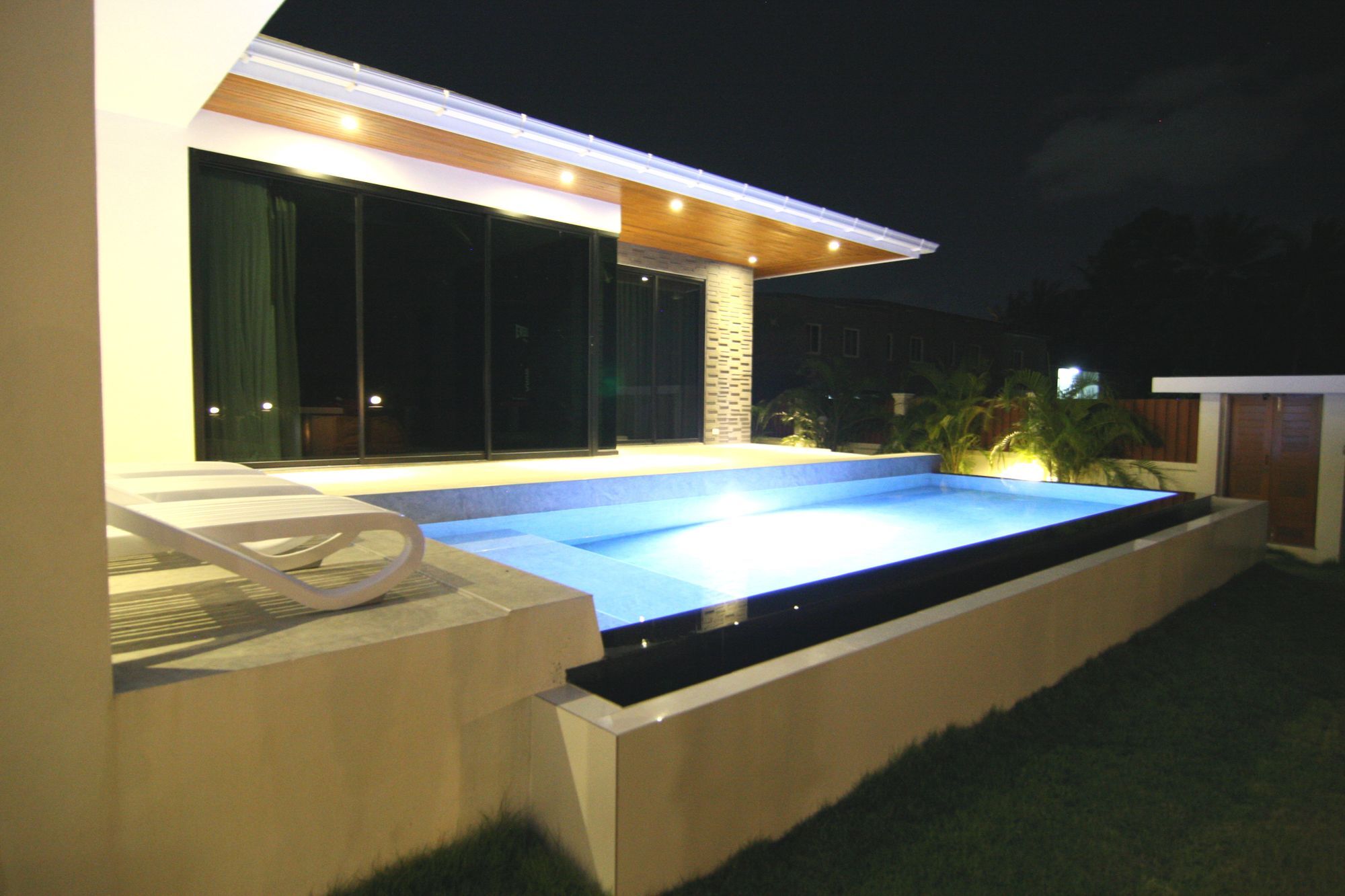 3 Bedrooms Private And Pool Near *