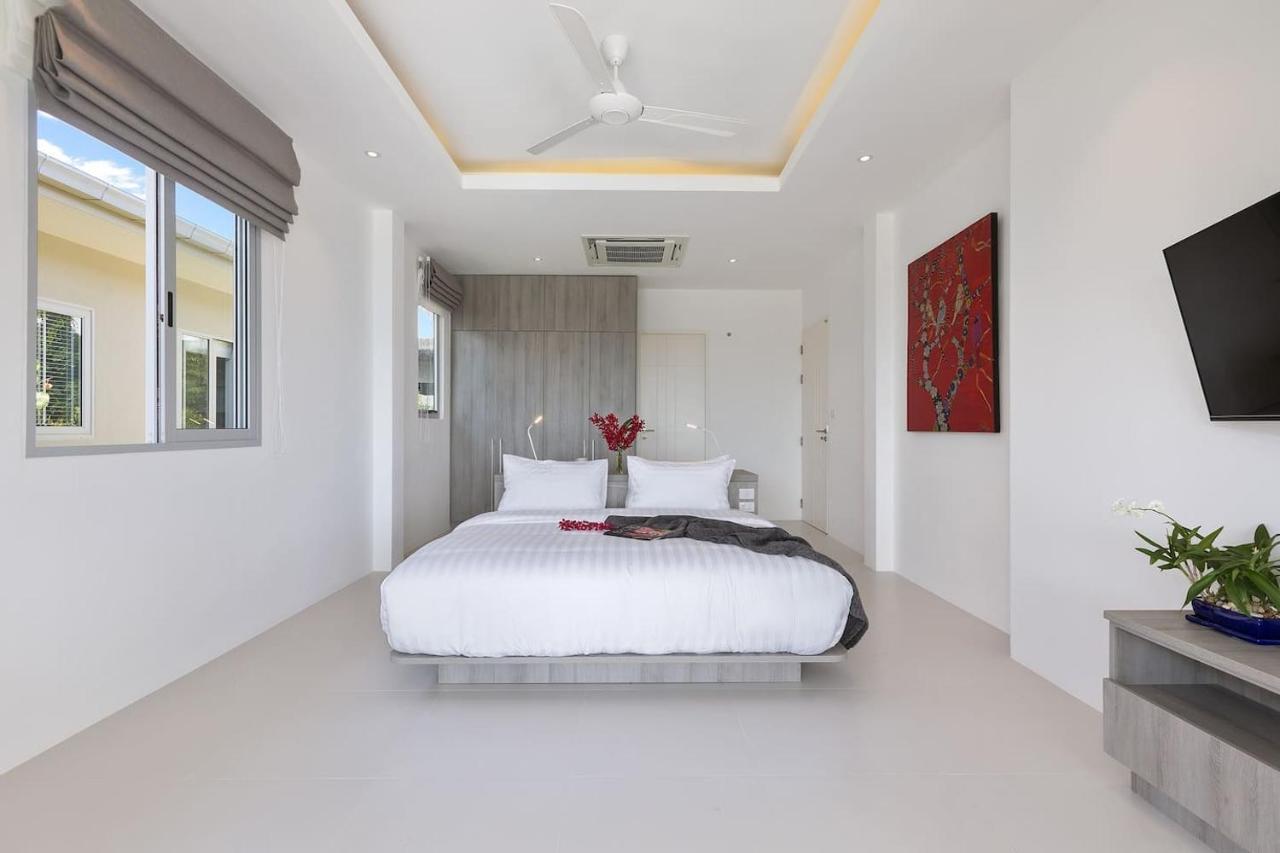 Villa Bayside Luxury Villas: Beachfront Retreat With Sea Views *