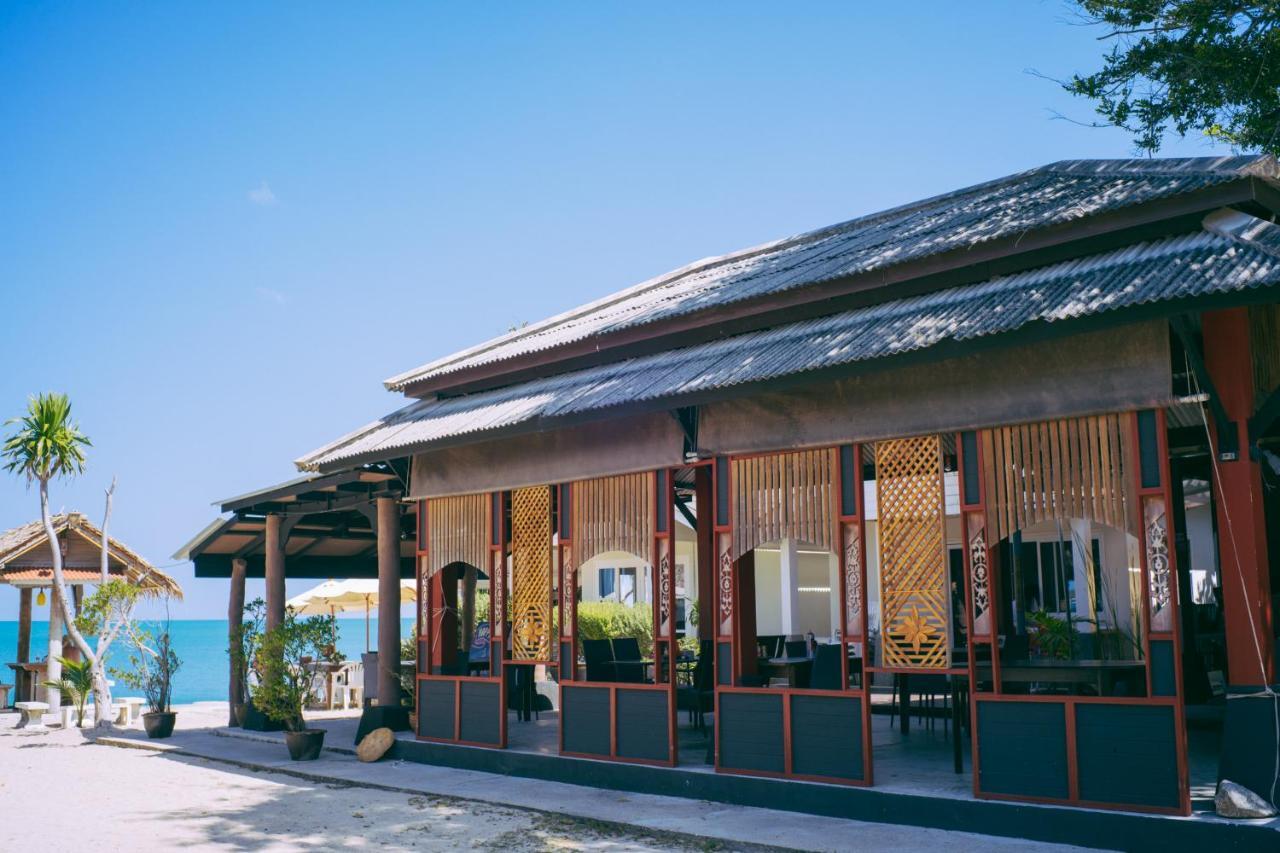 Amity Beach Maret