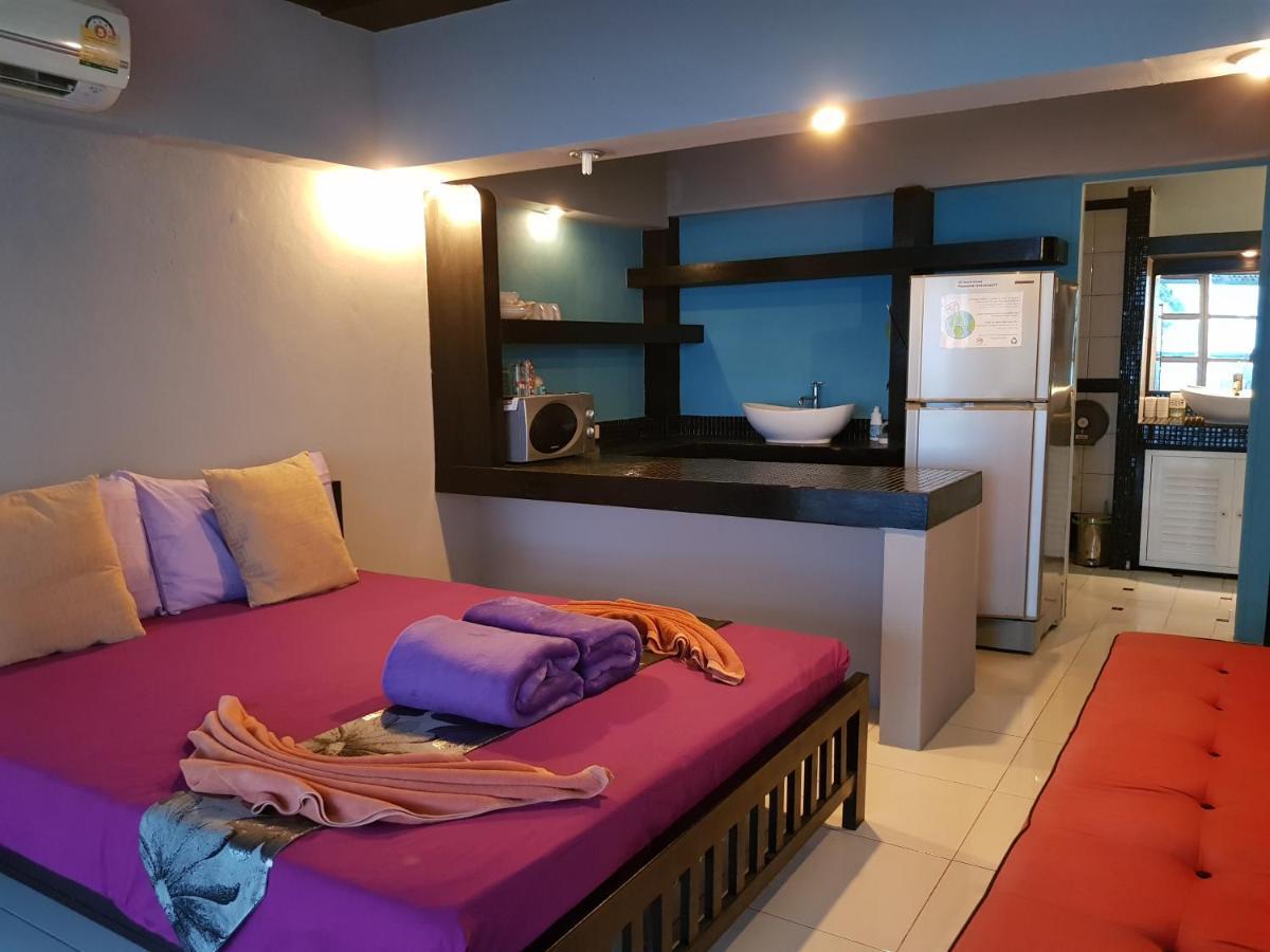 Zone6 Coworking Old 2w Hostel, Koh Samui