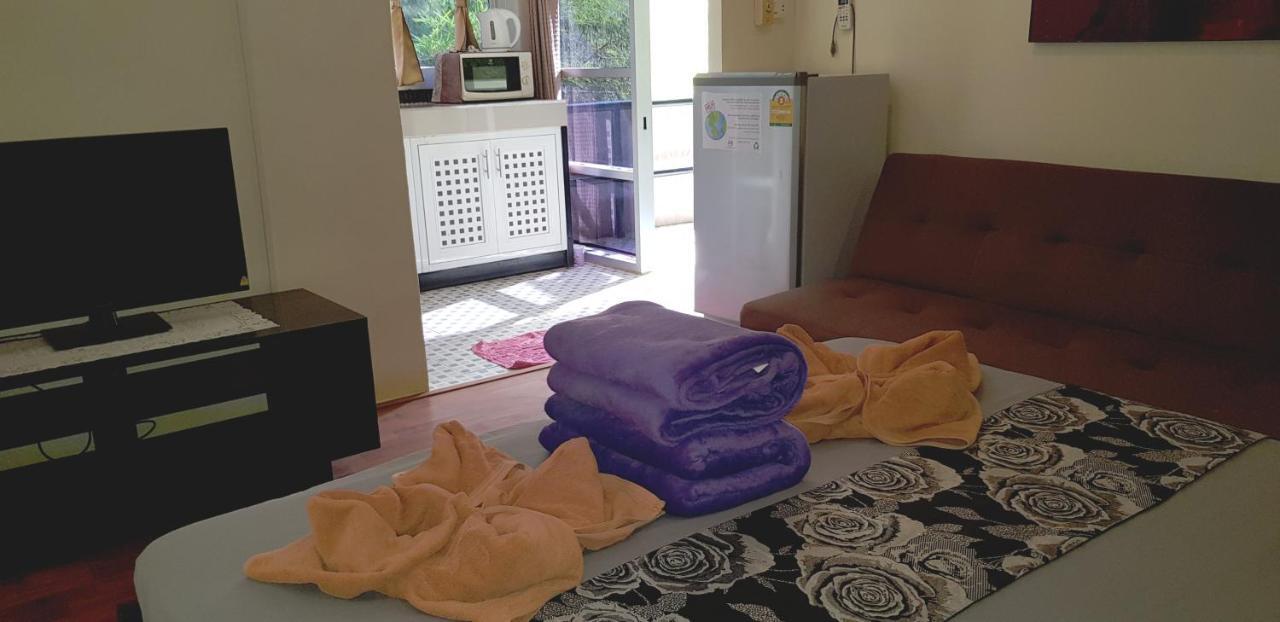 Zone6 Coworking Old 2w Hostel, Koh Samui