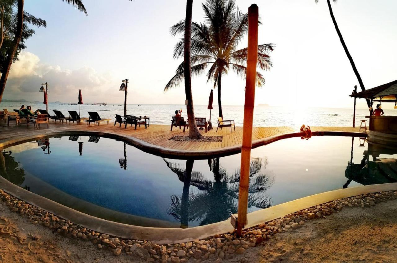 Hotel The Mud Bamboo Cafe And Beds Ban Bang Po